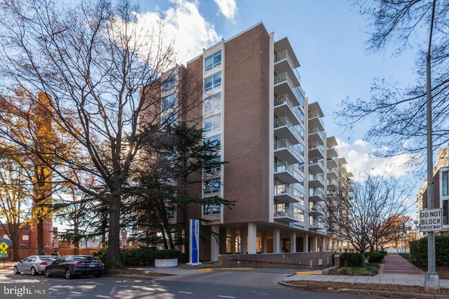 Building Photo - 1425 4th St SW
