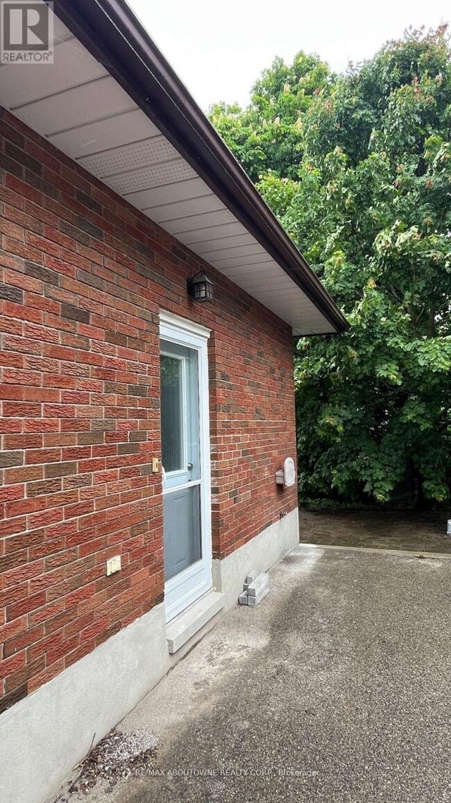 Building Photo - 106 Sheridan St