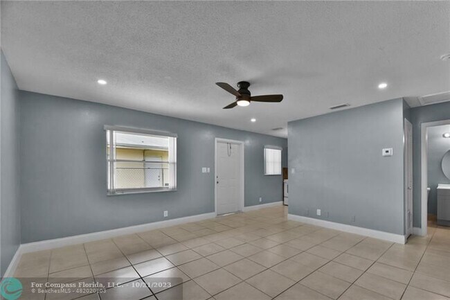 Building Photo - 708 SW 16th Ave