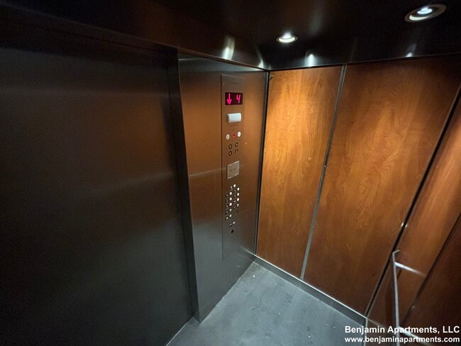 Building Photo - 245 Main St