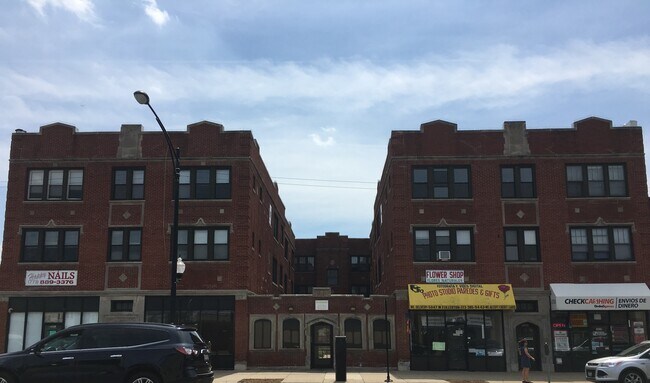 Foto del edificio - 5047 W Fullerton Ave