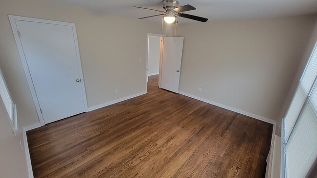 Building Photo - 2520 Proctor Knott Dr