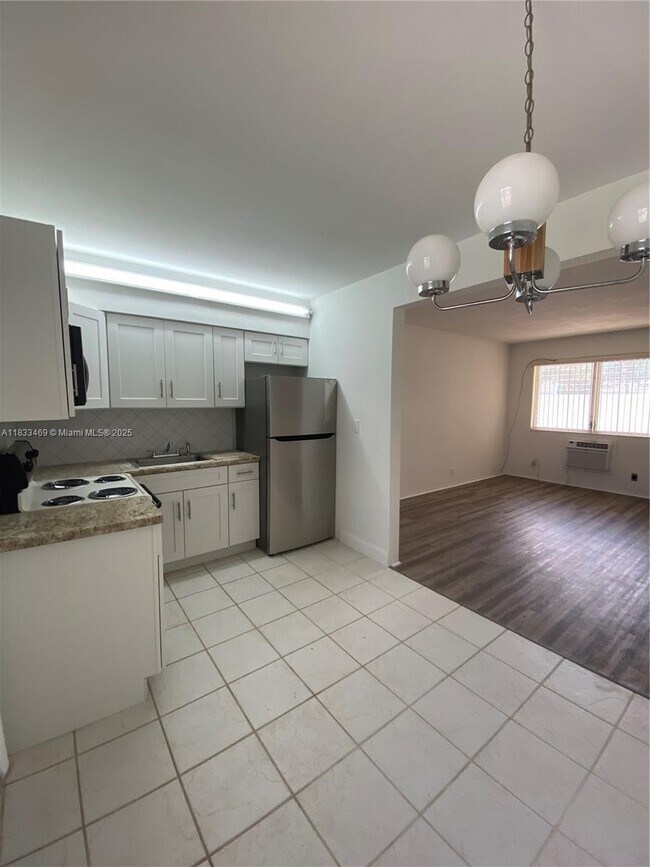 Foto del edificio - 3533 Tyler St