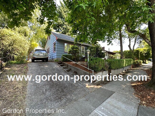 Building Photo - 3 br, 1 bath House - 4009 SE Flavel St