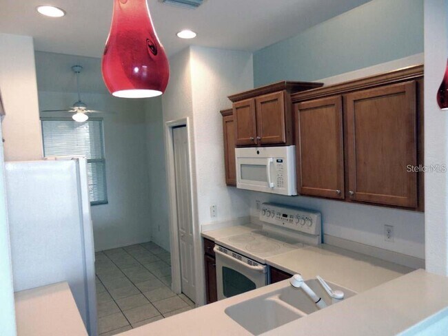 Building Photo - 819 Fairwaycove Ln