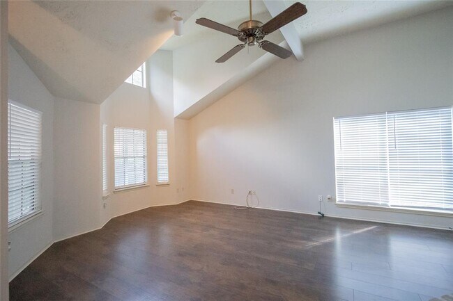 Foto del edificio - 2034 Creek Valley Ln