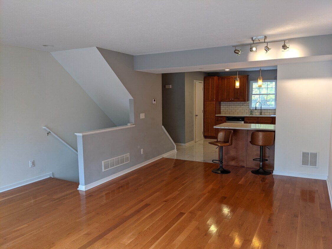 Open plan - 360 Creekview Ln