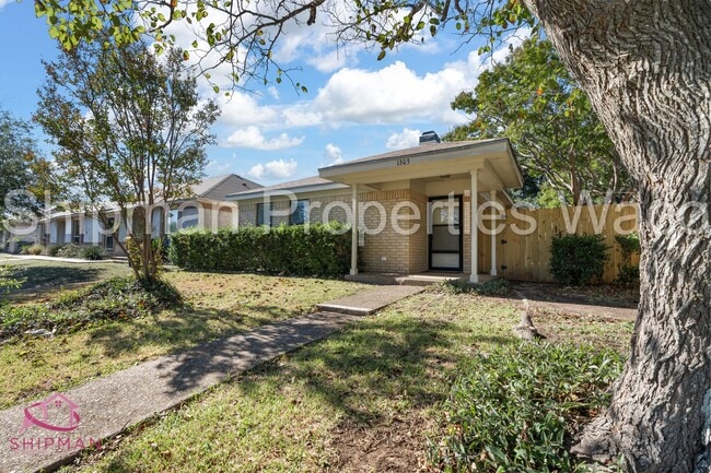 Foto del edificio - 1303 Chapel Creek Rd