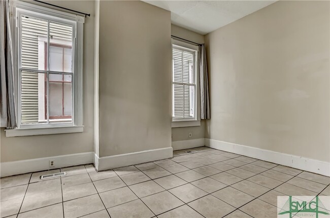 Building Photo - 520 E Waldburg St