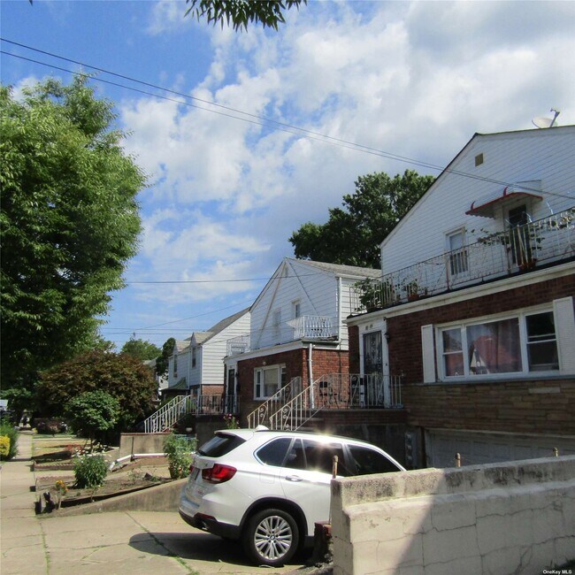 Building Photo - 83-35 168th Pl