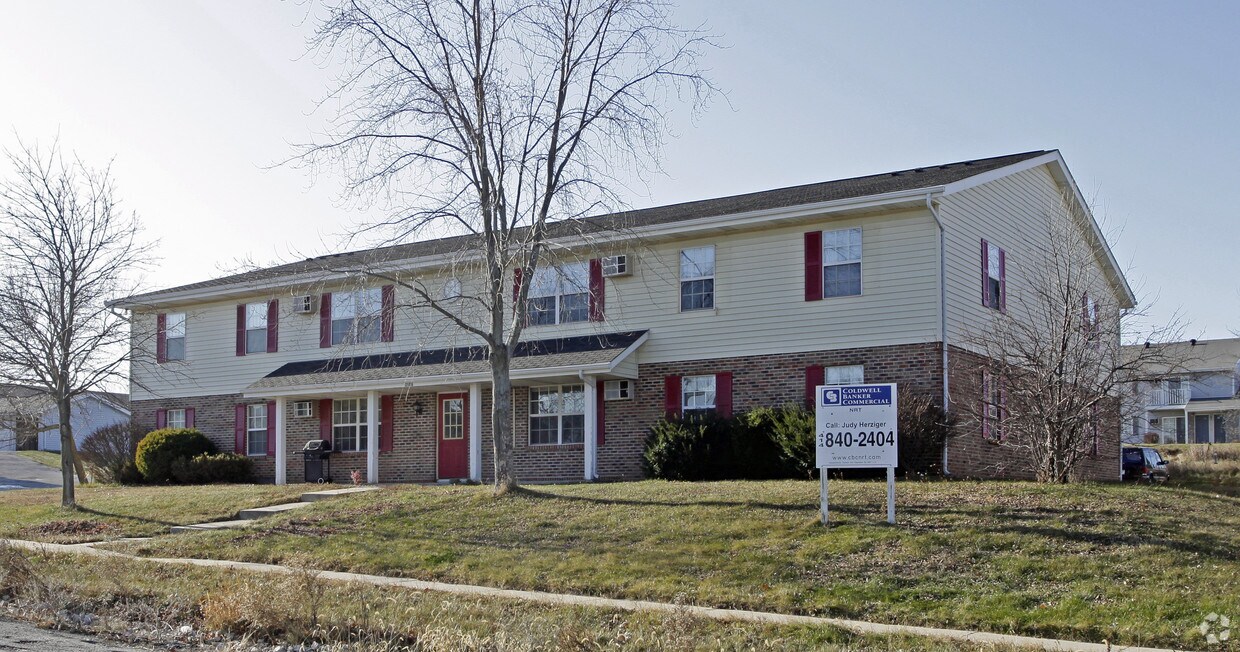 2106 Sylvan Way, West Bend, WI 53095 Apartments in West Bend, WI