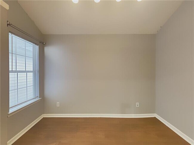 Building Photo - 4064 Olde Glen Cove