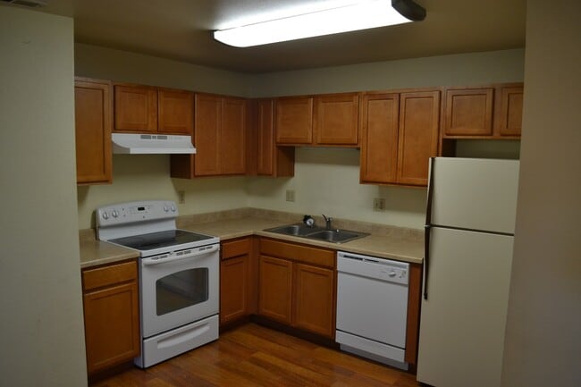 Building Photo - Main Level 2 Bedroom in Gated Community