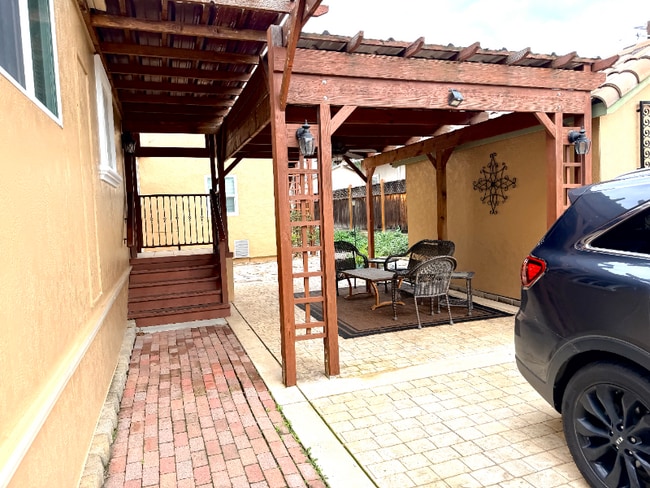 Building Photo - 220 E Home St