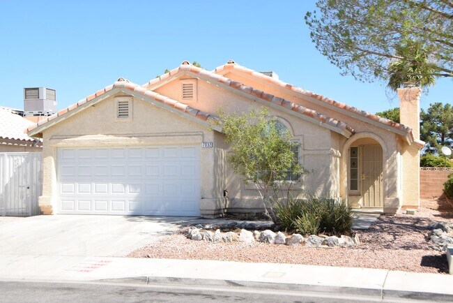 Foto del edificio - BEAUTIFUL 4 BEDROOM, 2 BATH SINGLE-STORY H...