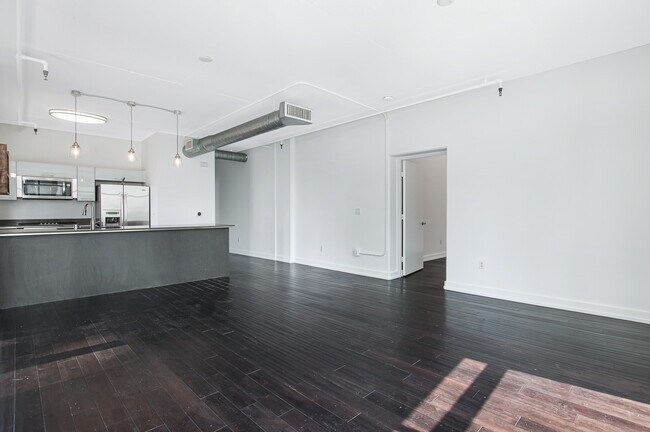 Foto del edificio - 645 W 9th St