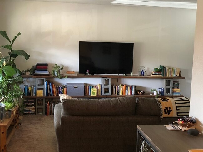 Building Photo - 1616 Hudson St