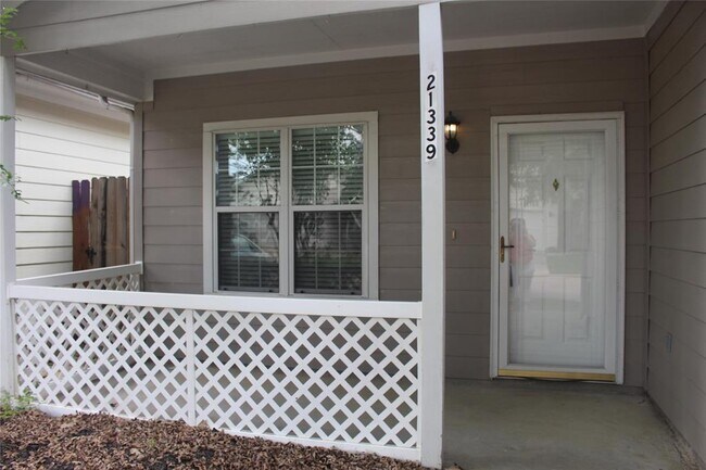 Foto del edificio - 21339 Sweet Grass Ln