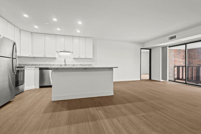 Building Photo - Foxcroft Apartments