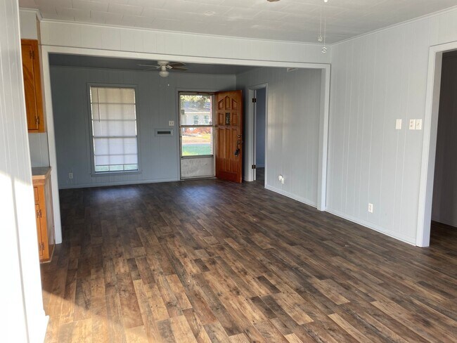 Building Photo - Home for rent!