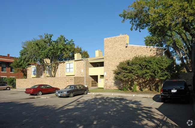 Building Photo - Courts of Lakewood