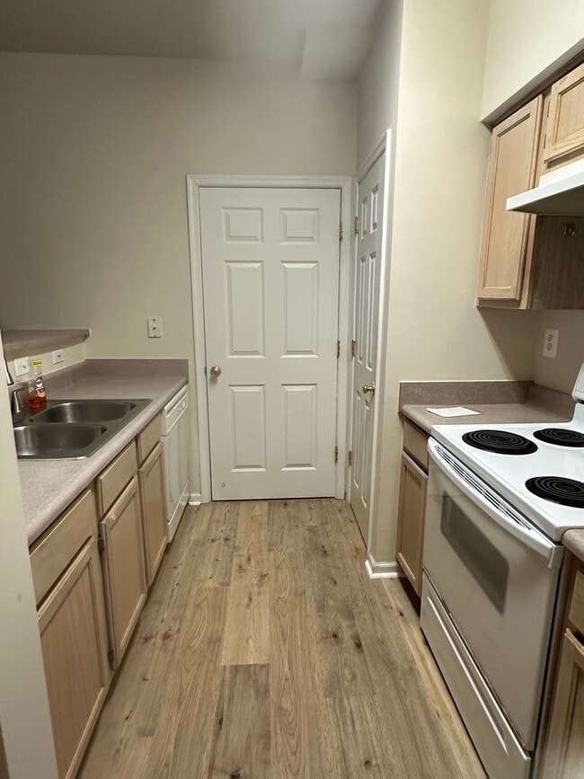 Building Photo - 1BR, 1Ba condo in Carriage Hill subdiviisi...