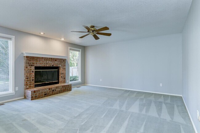 Building Photo - Beautiful 4 Bedroom, 2.5 Bath home in SE B...