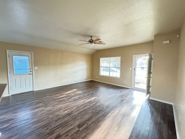 Building Photo - 3406 Toledo Dr