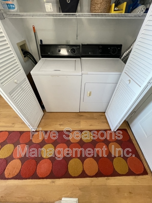 Building Photo - 352 Hildred Dr