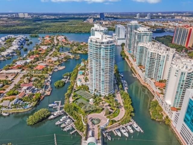 Building Photo - 16400 Collins Ave