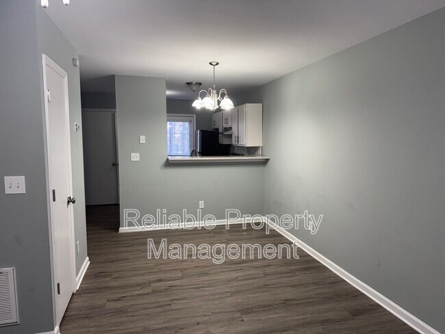 Building Photo - 1827 Vintage Rd