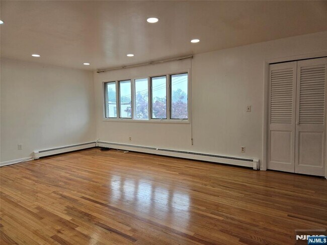 Foto del edificio - 495 Catherine St