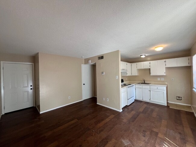 Building Photo - 300 Moursund Blvd
