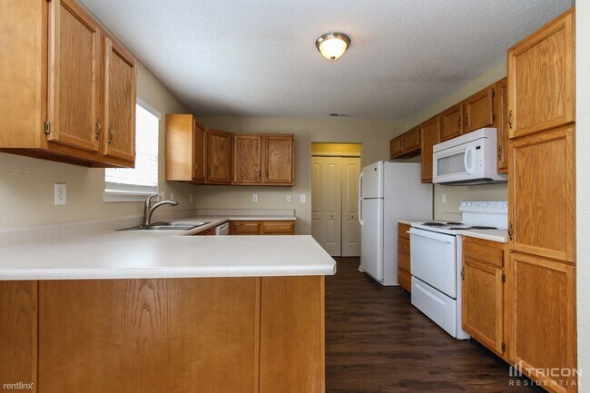 Foto del edificio - 1745 Perry Commons Blvd