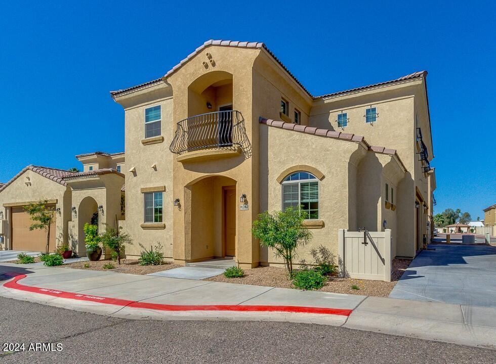 Primary Photo - 1367 S Country Club Dr