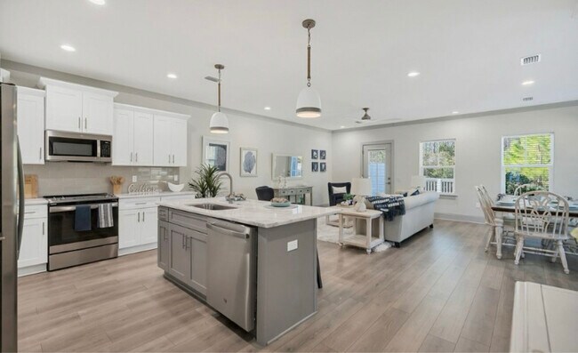 Building Photo - 15 Golden Bell Ct