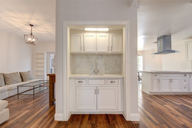 Foto del edificio - 438 E Fair Harbor Ln