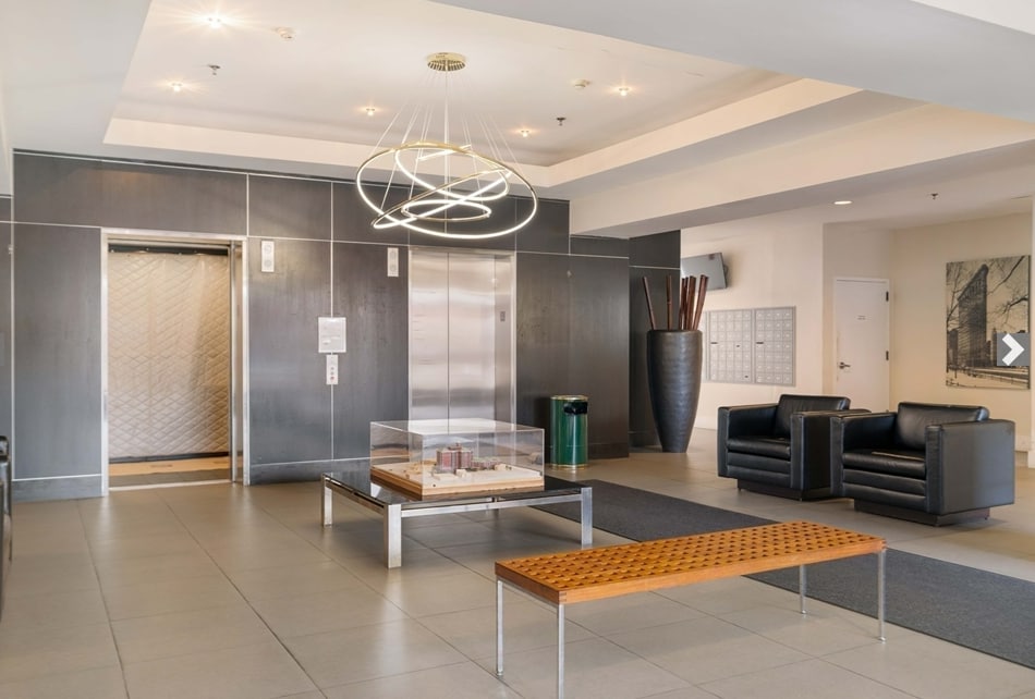 Primary Photo - 15 North Beacon St