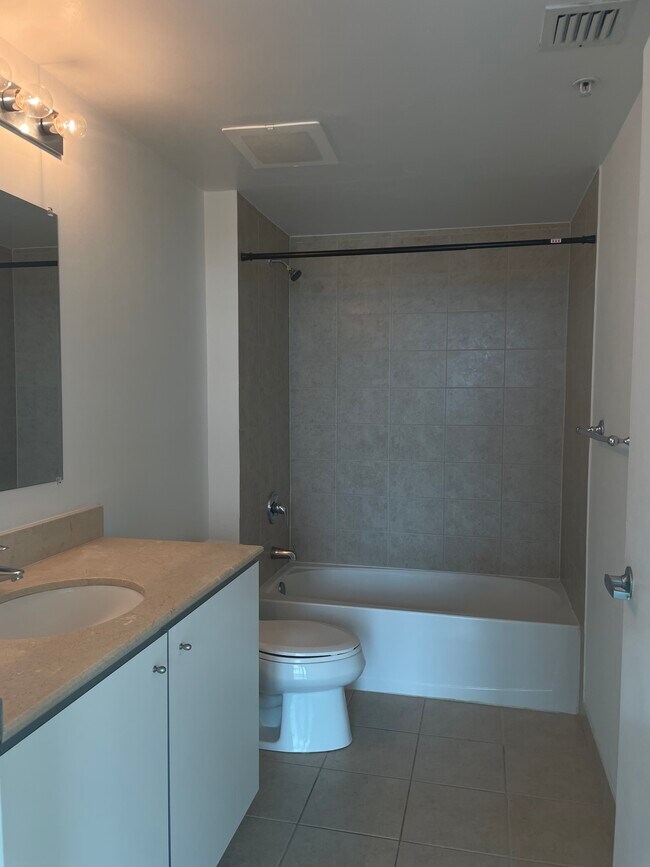 Foto del edificio - 9066 SW 73rd Ct