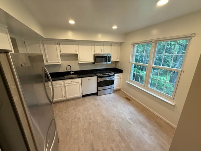 Foto del edificio - Updated 4BR Townhome!