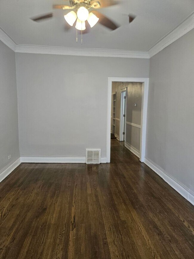 Building Photo - 6838 S Maplewood Ave