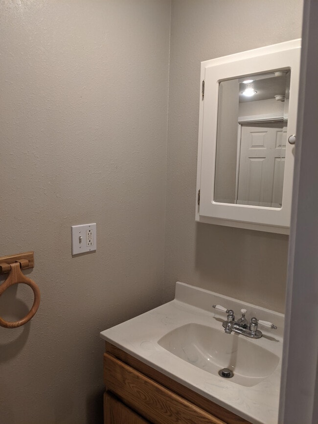 Building Photo - 119 S Emmett Ave