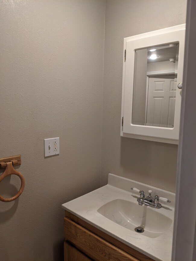 Foto del edificio - 119 S Emmett Ave