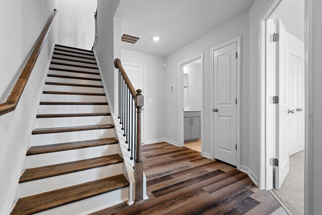 Building Photo - AVAILABLE NOW! PRICE REDUCTION + $500 off ...