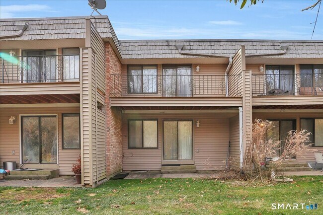 Building Photo - 10 Briar Ct