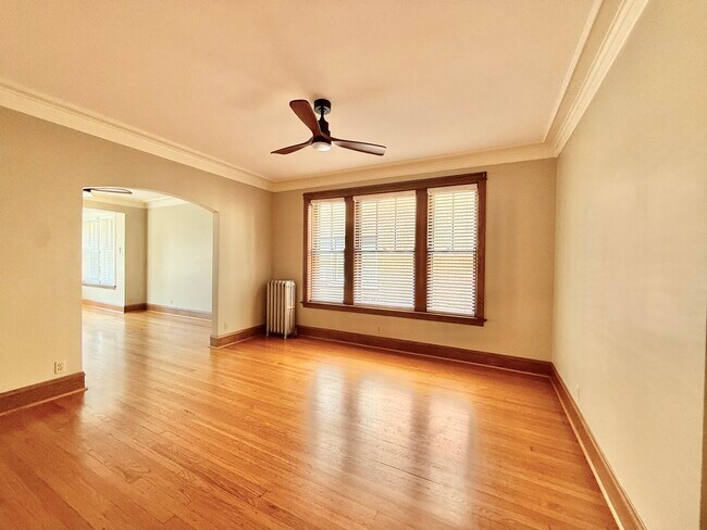 Comedor - 1414 W Farragut Ave