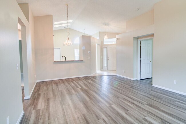 Building Photo - 520 Fahey Ct