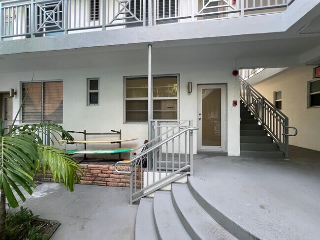 Building Photo - STUDIO | MIAMI BEACH