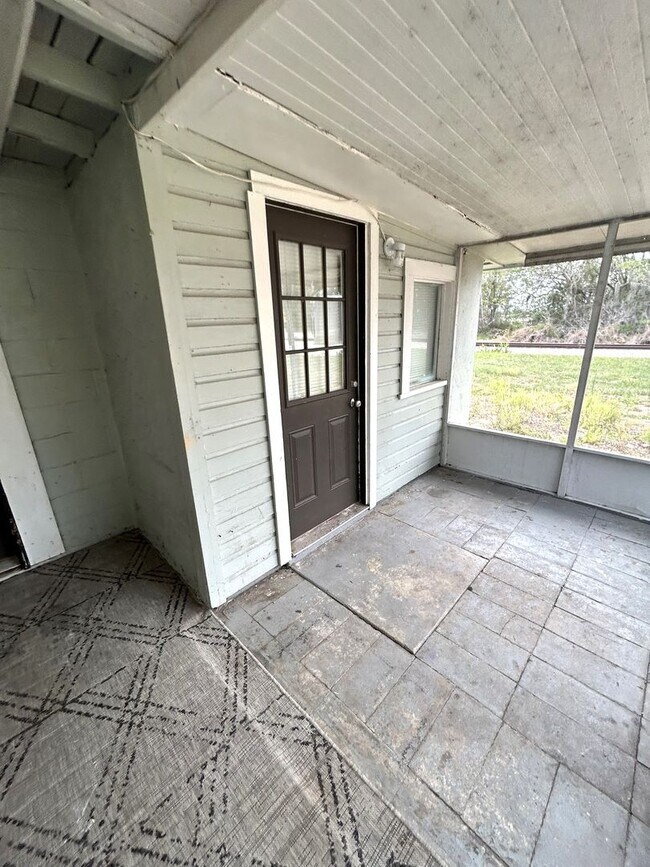 Foto del edificio - Charming 3-Bedroom Rental in Tavares!