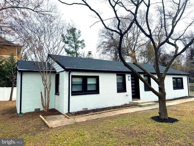 Building Photo - 203 Henson Rd